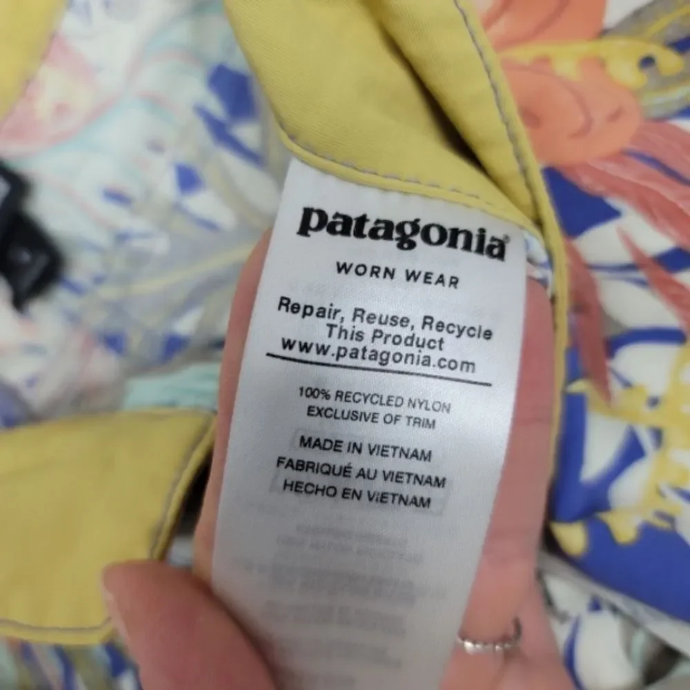 Patagonia Swim board Shorts Tropical print multi-colored Size 6 draw string tie